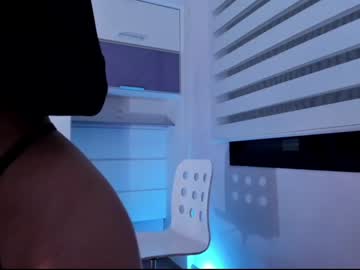 girl
        yourbonie cam image #1363495