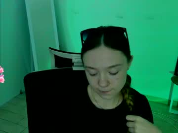 girl
        stasy_clapp cam image #4741172