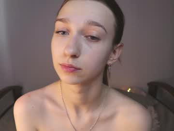 girl
        alisaa_01 cam image #4949076