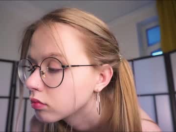 girl
        lorettabunyard cam image #3935028