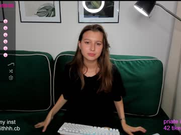 girl
        emilysmithhh cam image #1847060
