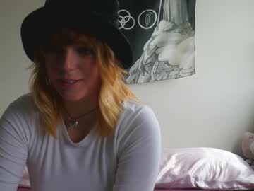 girl
        sisypheanlove cam image #2898504