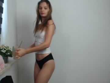 girl
        vivien_slender cam image #4304773