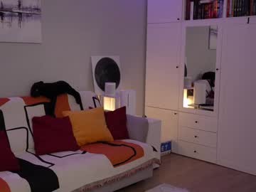 girl
        _blackbee_ cam image #6788546