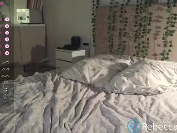 girl
        rebecca_aster cam image #4946351
