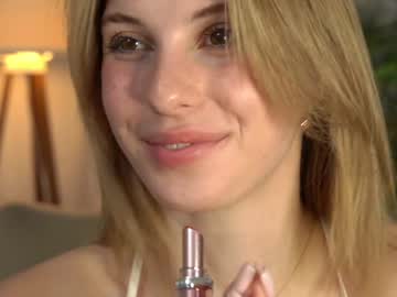 girl
        refined_style cam image #5386801
