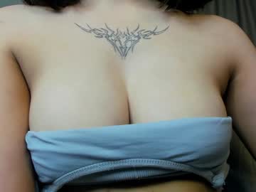 girl
        gladysacreman cam image #4404033
