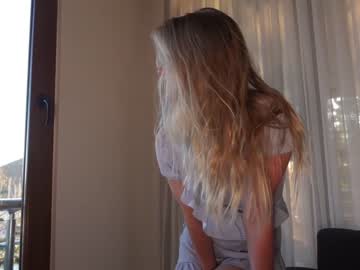 girl
        my_lina cam image #3758596