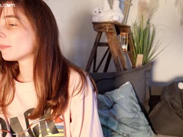 girl
        _meg cam image #440466