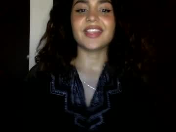 girl
        arletnoa cam image #4709453