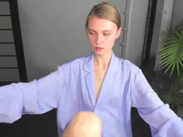 girl
        phoebepaw cam image #6109639