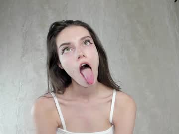 girl
        cutie_ghostie cam image #3587104