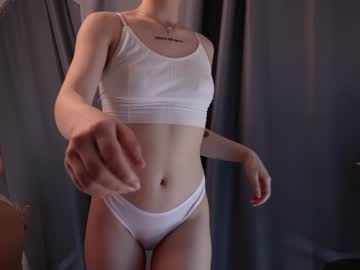 girl
        anna_royal_ cam image #4672499