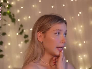 girl
        april_blush cam image #4665166