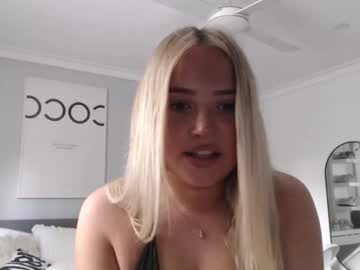 girl
        littlemissevie06 cam image #6613398