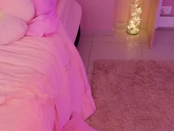 girl
        little_effy18_ cam image #4968540