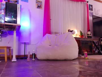 girl
        emmasky69 cam image #5611528