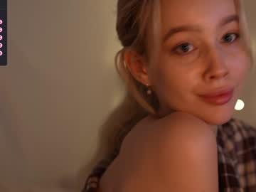 girl
        mother__of__dragons cam image #4323616