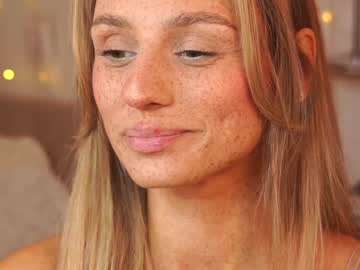girl
        artease cam image #5494482