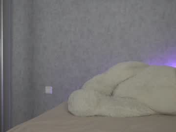 girl
        julia_cristal cam image #752622