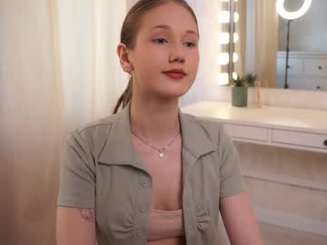 girl
        courageous_dancer cam image #6430421
