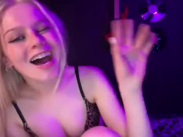 girl
        thesarahvictoria cam image #6843780