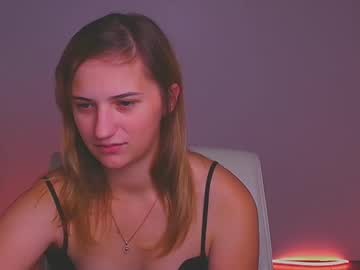 girl
        molly_lyyy cam image #5203948