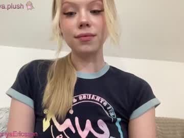 girl
        sonyaplush cam image #4026179
