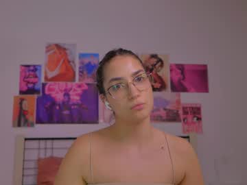 girl
        naalani cam image #6223108
