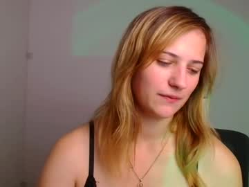girl
        molly_lyyy cam image #5297157