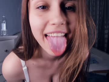girl
        shinyydiamond cam image #1956107