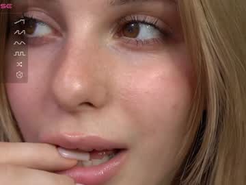 girl
        refined_style cam image #5301139