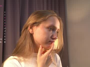 girl
        lyly_bambi cam image #5725739