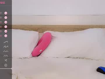 girl
        siberian_siren cam image #6027109