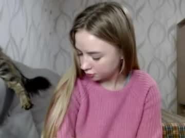 girl
        frayderr cam image #1246772
