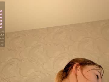 girl
        barbiesaint cam image #2353027