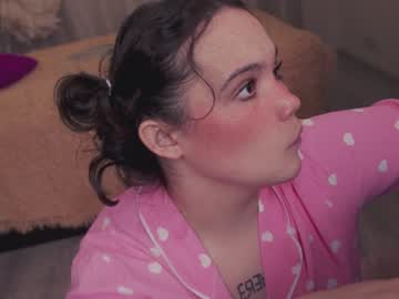 girl
        chery_lady22 cam image #840749