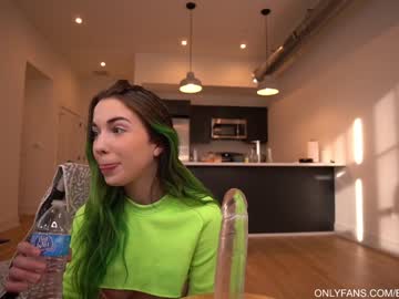 girl
        bailey_eilish cam image #865806