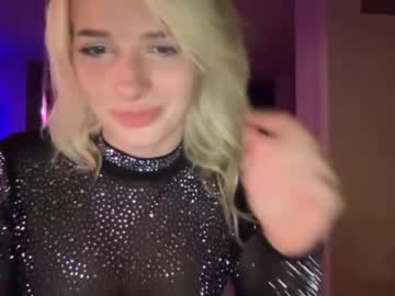 girl
        thtqunt cam image #2875176