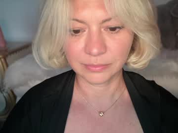 girl
        kiradivine cam image #6732130