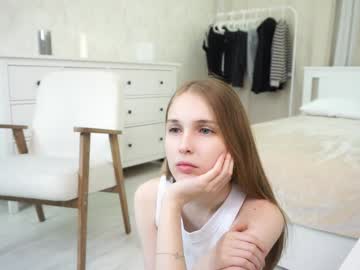 girl
        hildgaillard cam image #6719805
