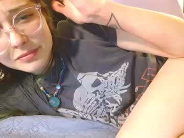 girl
        bakedmommy cam image #3603677