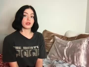 girl
        littlesugarpea cam image #2447435