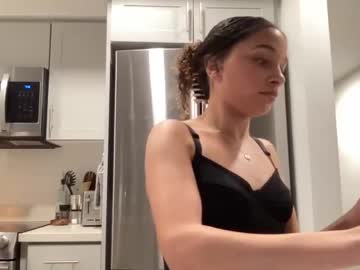 girl
        ittybity115598 cam image #695746
