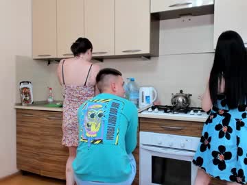 couple
        mistress_angie_ cam image #323260