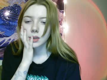 girl
        lillygoodgirl cam image #1887936