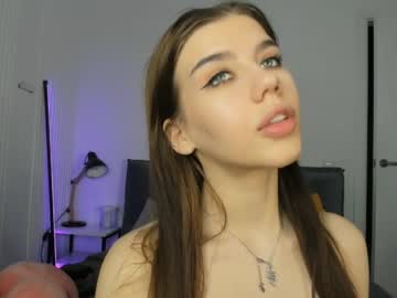 girl
        jenie_fire cam image #4743957