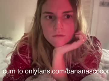 girl
        bananascoconutz cam image #1752187