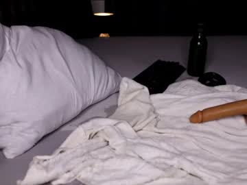 girl
        dee_waters cam image #4185223
