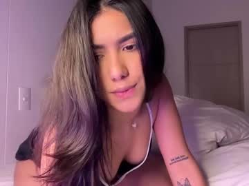 girl
        latinella cam image #6112723